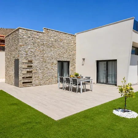 Hillside Luxury By Nras *