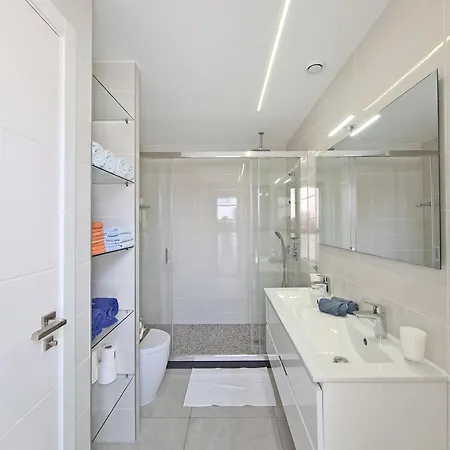 Hillside Luxury By Nras *