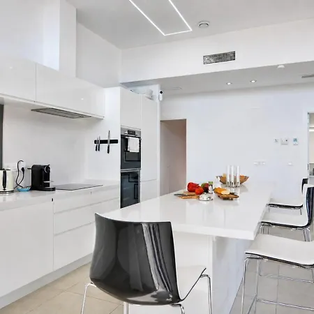 Hillside Luxury By Nras *